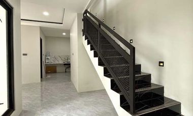 Rumah Modern Scandinavian 2 Lantai di Potorono Banguntapan