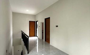 Rumah Modern Scandinavian 2 Lantai di Potorono Banguntapan