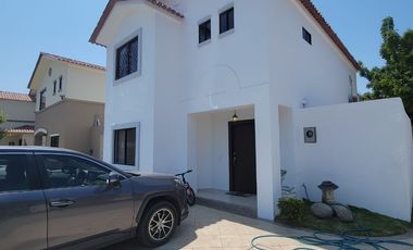 En venta lujosa casa esquinera en Ciudad Celeste, primeras etapas, Nuevo Samborondon