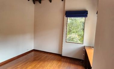 Espectacular casa en arriendo en Encenillos de Sindamanoy, Chía  ¡Vive en el paraíso de la tranquilidad! Esta hermosa casa de 3 habitaciones, ubicada