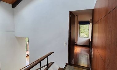 Espectacular casa en arriendo en Encenillos de Sindamanoy, Chía  ¡Vive en el paraíso de la tranquilidad! Esta hermosa casa de 3 habitaciones, ubicada