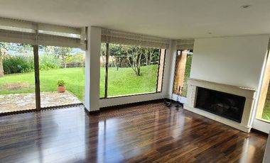 Espectacular casa en arriendo en Encenillos de Sindamanoy, Chía  ¡Vive en el paraíso de la tranquilidad! Esta hermosa casa de 3 habitaciones, ubicada