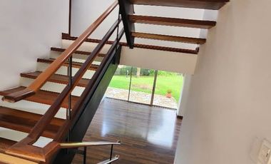 Espectacular casa en arriendo en Encenillos de Sindamanoy, Chía  ¡Vive en el paraíso de la tranquilidad! Esta hermosa casa de 3 habitaciones, ubicada