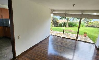 Espectacular casa en arriendo en Encenillos de Sindamanoy, Chía  ¡Vive en el paraíso de la tranquilidad! Esta hermosa casa de 3 habitaciones, ubicada