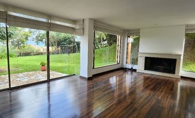 Espectacular casa en arriendo en Encenillos de Sindamanoy, Chía  ¡Vive en el paraíso de la tranquilidad! Esta hermosa casa de 3 habitaciones, ubicada