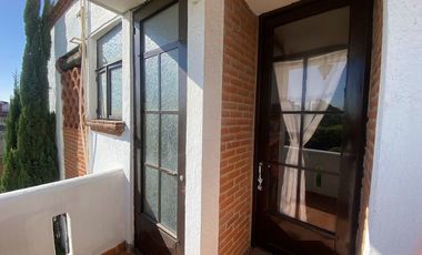 Renta suite amueblada con servicios, 2 recámaras. Santa Cruz Buenavista. Zavaleta y Recta Cholula