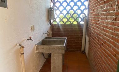 Renta suite amueblada con servicios, 2 recámaras. Santa Cruz Buenavista. Zavaleta y Recta Cholula