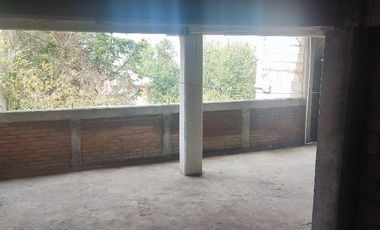 CASA EN VENTA EN HUITZILAC CON 4 LOCALES  COMERCIALES