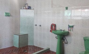 CASA EN VENTA EN HUITZILAC CON 4 LOCALES  COMERCIALES