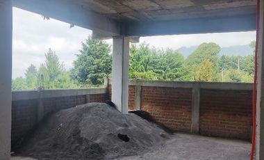 CASA EN VENTA EN HUITZILAC CON 4 LOCALES  COMERCIALES