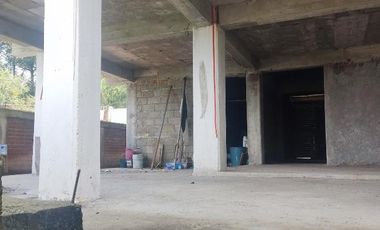 CASA EN VENTA EN HUITZILAC CON 4 LOCALES  COMERCIALES