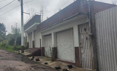 CASA EN VENTA EN HUITZILAC CON 4 LOCALES  COMERCIALES