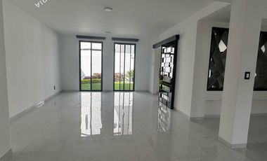 Increíble casa en venta dentro de Club de Golf Hacienda con paneles solares