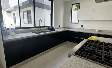 Increíble casa en venta dentro de Club de Golf Hacienda con paneles solares