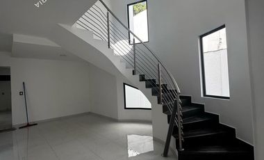 Increíble casa en venta dentro de Club de Golf Hacienda con paneles solares