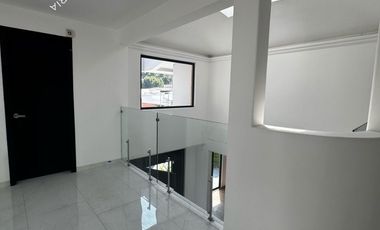 Increíble casa en venta dentro de Club de Golf Hacienda con paneles solares