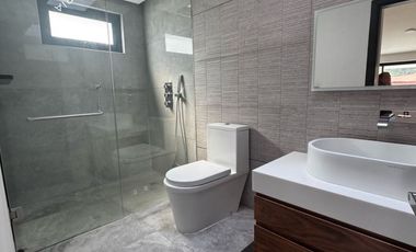 Increíble casa en venta dentro de Club de Golf Hacienda con paneles solares