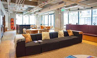 Alquiler de espacio de coworking reservado en Bogota, Spaces Colina Campestre