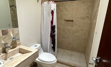 Casa en Renta – Residencial Las Glorias, Salamanca