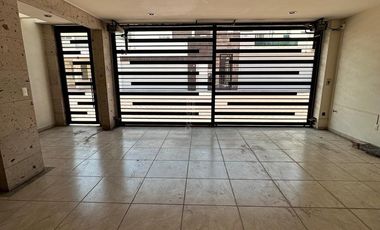 Casa en Renta – Residencial Las Glorias, Salamanca