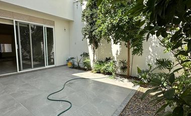 Casa en Renta – Residencial Las Glorias, Salamanca