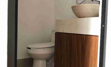 CASA EN RENTA EN EL BOSQUES EL DORADO ELITE ZONA SUR DE LEÓN Al sur de la ciudad, a 5 minutos  de Hospital Regional de Alta Especialidad , Universidad de Guanajuato  (UG) Universidad Tecnológica de León (UTL), Hospital Regional, Puerto Interior, acceso por Boulevard Aeropuerto y Eje Metropolitano, centro comercial Via Alta, Mulza Outlet, Aeropuerto del Bajío