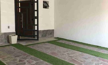 CASA EN RENTA EN EL BOSQUES EL DORADO ELITE ZONA SUR DE LEÓN Al sur de la ciudad, a 5 minutos  de Hospital Regional de Alta Especialidad , Universidad de Guanajuato  (UG) Universidad Tecnológica de León (UTL), Hospital Regional, Puerto Interior, acceso por Boulevard Aeropuerto y Eje Metropolitano, centro comercial Via Alta, Mulza Outlet, Aeropuerto del Bajío