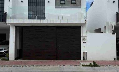 CASA EN RENTA EN EL BOSQUES EL DORADO ELITE ZONA SUR DE LEÓN Al sur de la ciudad, a 5 minutos  de Hospital Regional de Alta Especialidad , Universidad de Guanajuato  (UG) Universidad Tecnológica de León (UTL), Hospital Regional, Puerto Interior, acceso por Boulevard Aeropuerto y Eje Metropolitano, centro comercial Via Alta, Mulza Outlet, Aeropuerto del Bajío