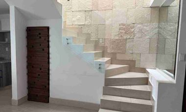 CASA EN RENTA EN EL BOSQUES EL DORADO ELITE ZONA SUR DE LEÓN Al sur de la ciudad, a 5 minutos  de Hospital Regional de Alta Especialidad , Universidad de Guanajuato  (UG) Universidad Tecnológica de León (UTL), Hospital Regional, Puerto Interior, acceso por Boulevard Aeropuerto y Eje Metropolitano, centro comercial Via Alta, Mulza Outlet, Aeropuerto del Bajío