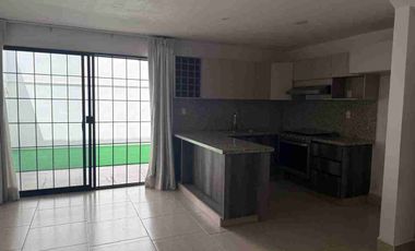 CASA EN RENTA EN EL BOSQUES EL DORADO ELITE ZONA SUR DE LEÓN Al sur de la ciudad, a 5 minutos  de Hospital Regional de Alta Especialidad , Universidad de Guanajuato  (UG) Universidad Tecnológica de León (UTL), Hospital Regional, Puerto Interior, acceso por Boulevard Aeropuerto y Eje Metropolitano, centro comercial Via Alta, Mulza Outlet, Aeropuerto del Bajío