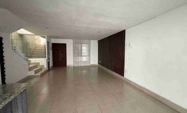 CASA EN RENTA EN EL BOSQUES EL DORADO ELITE ZONA SUR DE LEÓN Al sur de la ciudad, a 5 minutos  de Hospital Regional de Alta Especialidad , Universidad de Guanajuato  (UG) Universidad Tecnológica de León (UTL), Hospital Regional, Puerto Interior, acceso por Boulevard Aeropuerto y Eje Metropolitano, centro comercial Via Alta, Mulza Outlet, Aeropuerto del Bajío