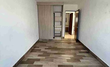 CASA EN RENTA EN EL BOSQUES EL DORADO ELITE ZONA SUR DE LEÓN Al sur de la ciudad, a 5 minutos  de Hospital Regional de Alta Especialidad , Universidad de Guanajuato  (UG) Universidad Tecnológica de León (UTL), Hospital Regional, Puerto Interior, acceso por Boulevard Aeropuerto y Eje Metropolitano, centro comercial Via Alta, Mulza Outlet, Aeropuerto del Bajío