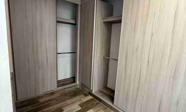 CASA EN RENTA EN EL BOSQUES EL DORADO ELITE ZONA SUR DE LEÓN Al sur de la ciudad, a 5 minutos  de Hospital Regional de Alta Especialidad , Universidad de Guanajuato  (UG) Universidad Tecnológica de León (UTL), Hospital Regional, Puerto Interior, acceso por Boulevard Aeropuerto y Eje Metropolitano, centro comercial Via Alta, Mulza Outlet, Aeropuerto del Bajío