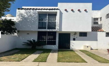 HERMOSA CASA EN FRACCIONAMIENTO ALTUS BOSQUE JALISCO !!!