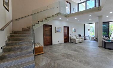 Lujo Residencial en Los Tigres – Casa Ave del Paraíso