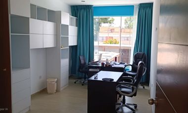 SE ALQUILA IMPONENTE Y EXCLUSIVA CASA.