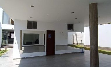 SE ALQUILA IMPONENTE Y EXCLUSIVA CASA.