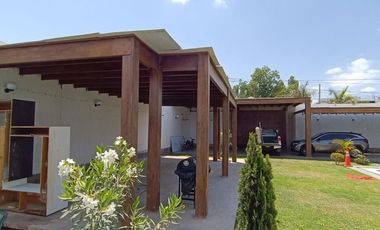 SE ALQUILA IMPONENTE Y EXCLUSIVA CASA.