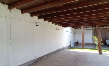 SE ALQUILA IMPONENTE Y EXCLUSIVA CASA.