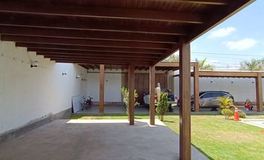 SE ALQUILA IMPONENTE Y EXCLUSIVA CASA.