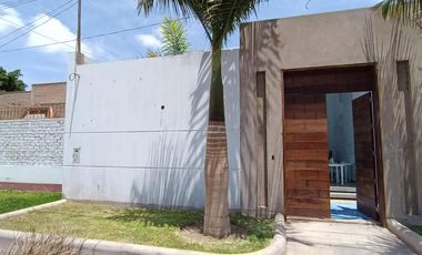 SE ALQUILA IMPONENTE Y EXCLUSIVA CASA.