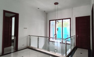 Rumah Mewah Dekat UGM, Dalam Perumahan Jogja Bale Hinggil ; Jalan Kaliurang km 9