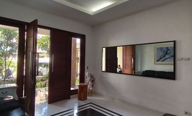 Rumah Mewah Dekat UGM, Dalam Perumahan Jogja Bale Hinggil ; Jalan Kaliurang km 9