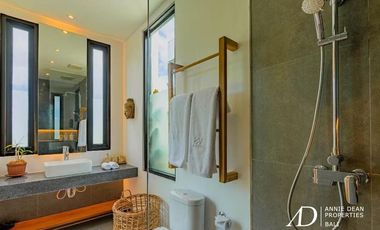 LEASEHOLD | BRAND-NEW 6-BEDROOM VILLA WITH RICE PADDY FIELD VIEWS IN UBUD