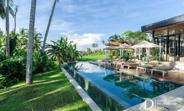 LEASEHOLD | BRAND-NEW 6-BEDROOM VILLA WITH RICE PADDY FIELD VIEWS IN UBUD