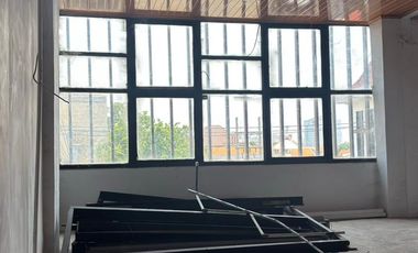 Dijual Cepat Ruko Gandeng Manyar Kertoarjo Bonnet,  Lokasi Sangat Strategis, Dijual Komplit Beserta Equipment Siap Pakai Tinggal Lanjutkan Usahanya