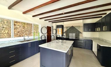 Newly Renovated 4 Bedroom House with Pool, Garden, and Panoramic View for Rent in Maria Luisa