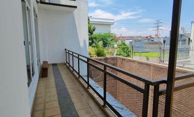 SEWA Rumah mewah strategis 2 lantai nyaman di Mekar Wangi, Bandung