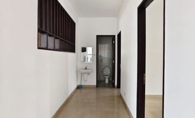 SEWA Rumah mewah strategis 2 lantai nyaman di Mekar Wangi, Bandung