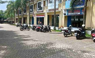 RUKO dua lantai depan kampus baru AMNI